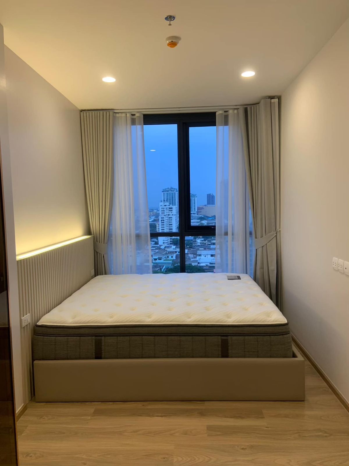 For SaleCondoSukhumvit, Asoke, Thonglor : Condo OKA HAUS Sukhumvit 36, beautiful room, complete furniture
