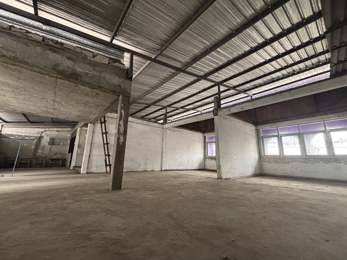 ให้เช่าอาคารพาณิชย์ลาดพร้าว เซ็นทรัลลาดพร้าว : ให้เช่า ตึกแถวลาดพร้าว 3 ชั้น 4 คูหา ตีทะลุทุกชั้น ให้เช่า สามารถดัดแปลง ทำอะไรได้หลายอย่าง ด้านหลังมีที่จอดรถ