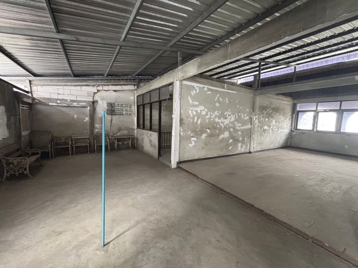 ให้เช่าอาคารพาณิชย์ลาดพร้าว เซ็นทรัลลาดพร้าว : ให้เช่า ตึกแถวลาดพร้าว 3 ชั้น 4 คูหา ตีทะลุทุกชั้น ให้เช่า สามารถดัดแปลง ทำอะไรได้หลายอย่าง ด้านหลังมีที่จอดรถ