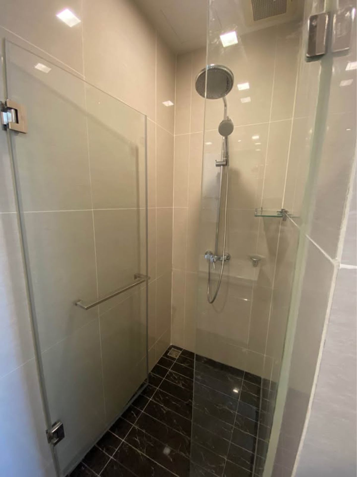 ให้เช่าคอนโดสุขุมวิท อโศก ทองหล่อ : คอนโด Park 24 ห้องสวย เฟอร์นิเจอร์ครบ พร้อมเช่าอยู่