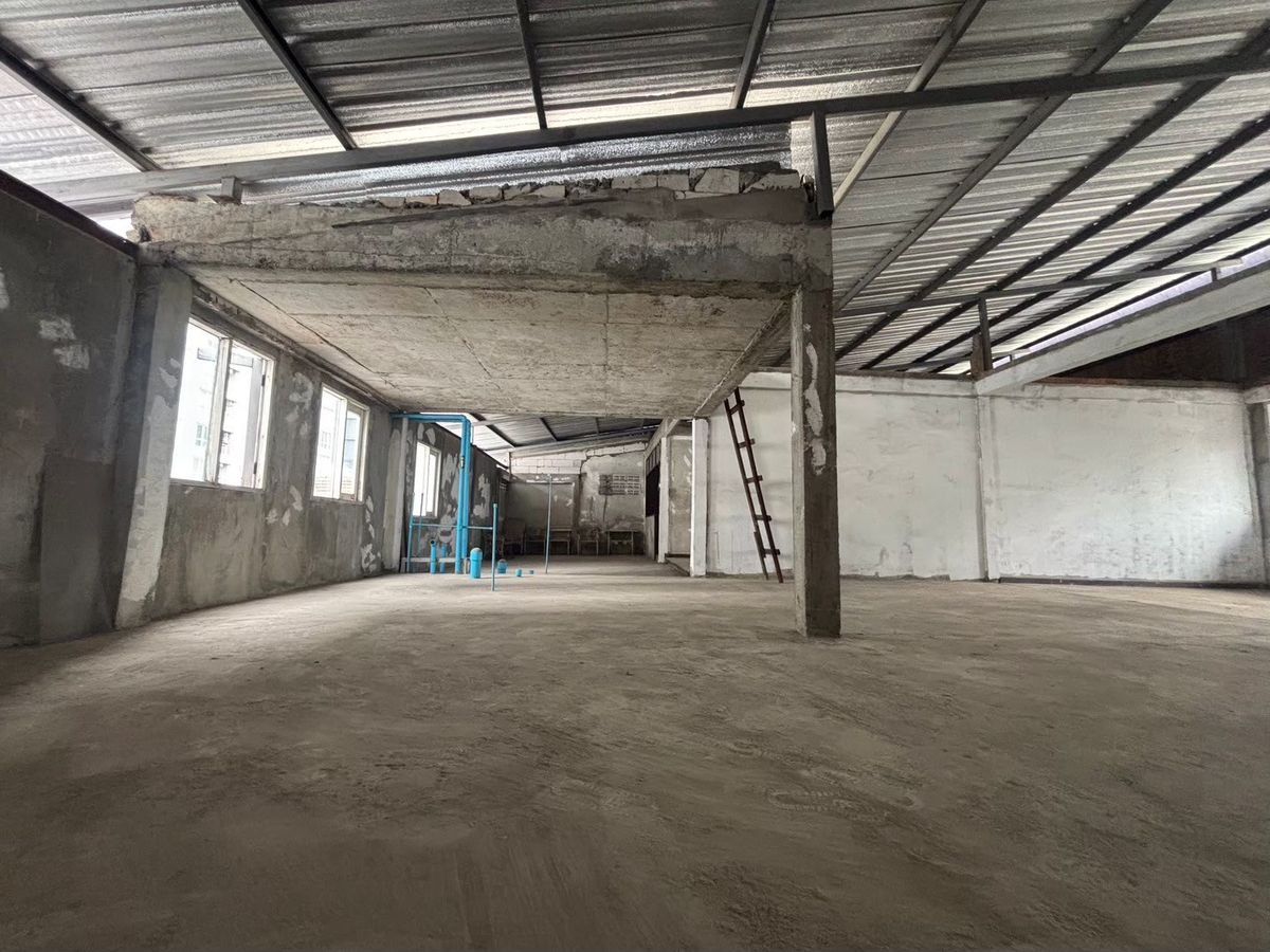 ให้เช่าอาคารพาณิชย์ลาดพร้าว เซ็นทรัลลาดพร้าว : ให้เช่า ตึกแถวลาดพร้าว 3 ชั้น 4 คูหา ตีทะลุทุกชั้น ให้เช่า สามารถดัดแปลง ทำอะไรได้หลายอย่าง ด้านหลังมีที่จอดรถ