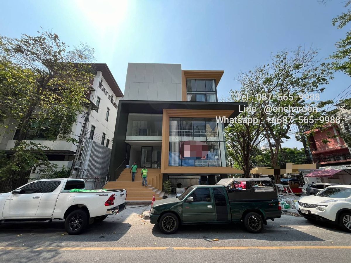 For RentShowroomSathorn, Narathiwat : Rental business space Narathiwat/Sathorn (BTS Channel 950M)