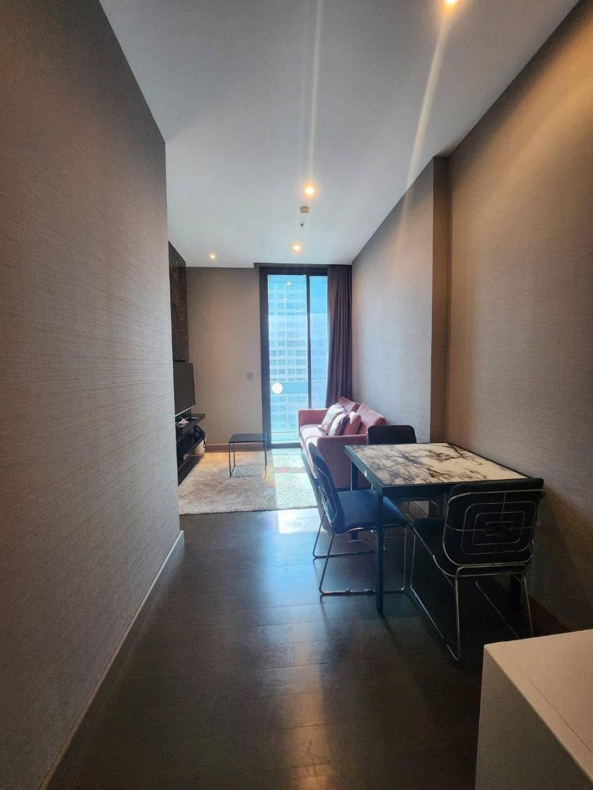 ขายคอนโดพระราม 9 เพชรบุรีตัดใหม่ RCA : THE ESSE at SINGHA COMPLEX / ขายขาดทุน ถูกสุดในตึก ห้องสวยวิวดี ใกล้ MRT เพชรบุรี / 1 ห้องนอน 48 ตร.ม.โทร 0937890899