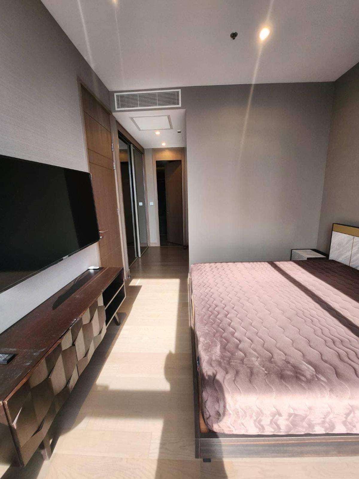 ขายคอนโดพระราม 9 เพชรบุรีตัดใหม่ RCA : THE ESSE at SINGHA COMPLEX / ขายขาดทุน ถูกสุดในตึก ห้องสวยวิวดี ใกล้ MRT เพชรบุรี / 1 ห้องนอน 48 ตร.ม.โทร 0937890899