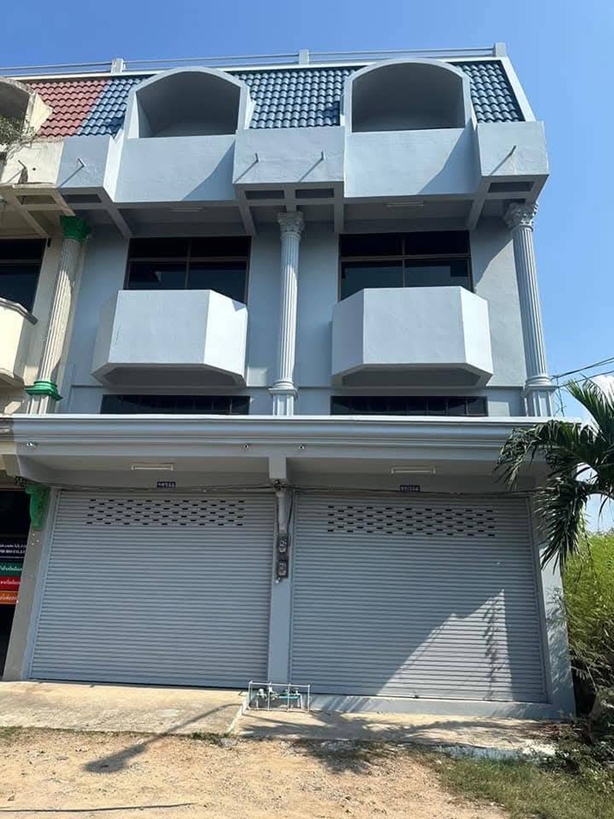 For SaleShop HousePattaya, Bangsaen, Chonburi : Selling two -room commercial building (can be sold), the sea view is very beautiful, good location, convenient to travel, near the beach, Suan Nong Nooch District (the owner sells by himself)