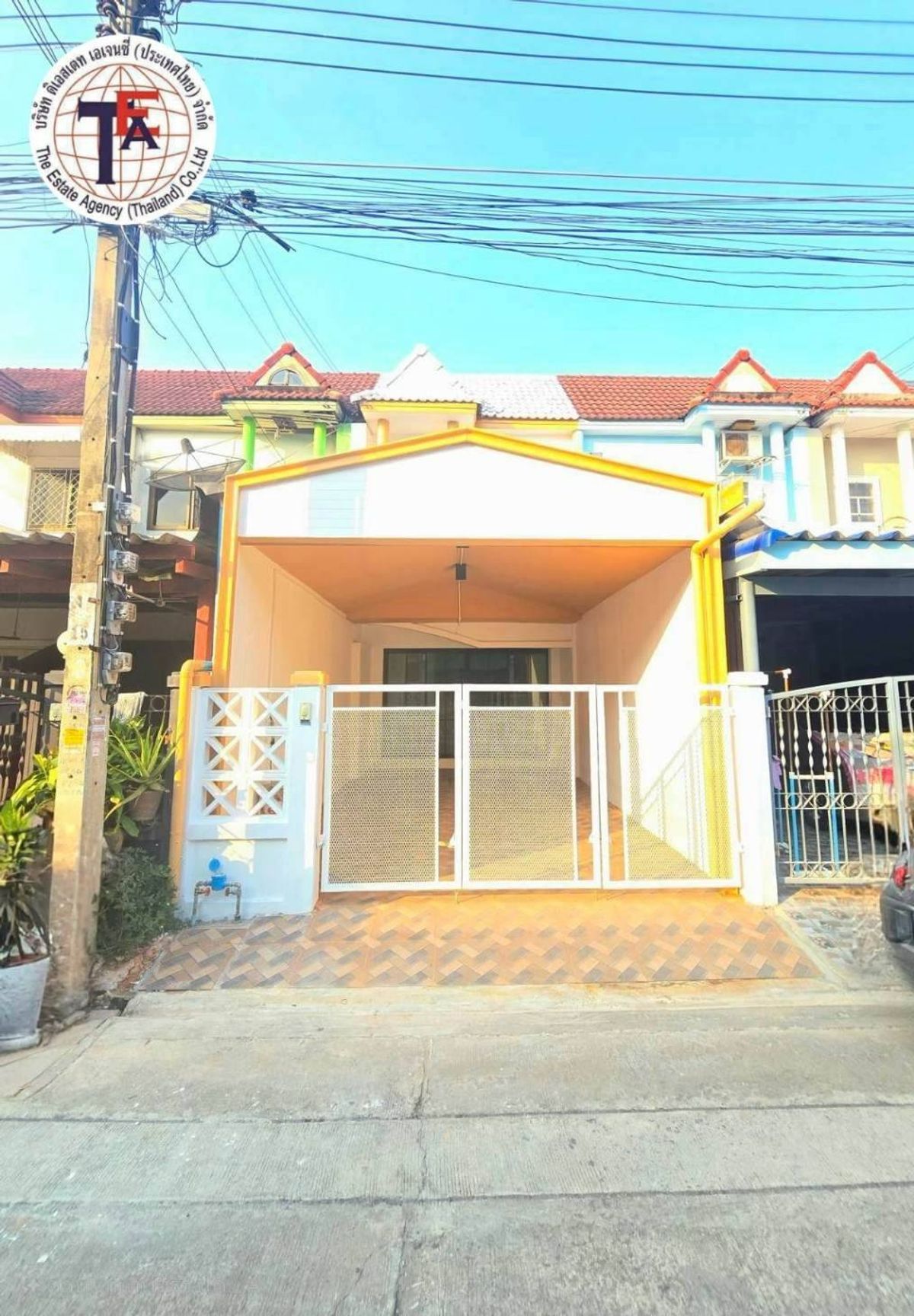 For SaleTownhomeMin Buri, Romklao : 2 -storey townhouse for sale, Poonsin Thani Village, Romklao Housing 64, Khlong Song, Nun, Lat Krabang, Bueng Kum Land Office Lat Krabang Land, Kasem Bundit University Ruamrudee International School, Big C Ramkhamhaeng Rat Development of Orange Line