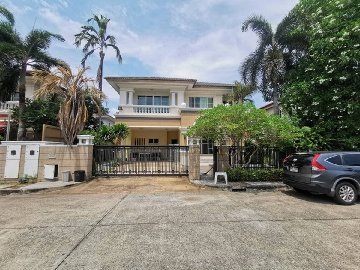 For RentHouseNawamin, Ramindra : RH1257 2 -storey detached house for renovation, Ram Inthra Road, has 3 bedrooms through 3 bathrooms, newly decorated with complete furniture.