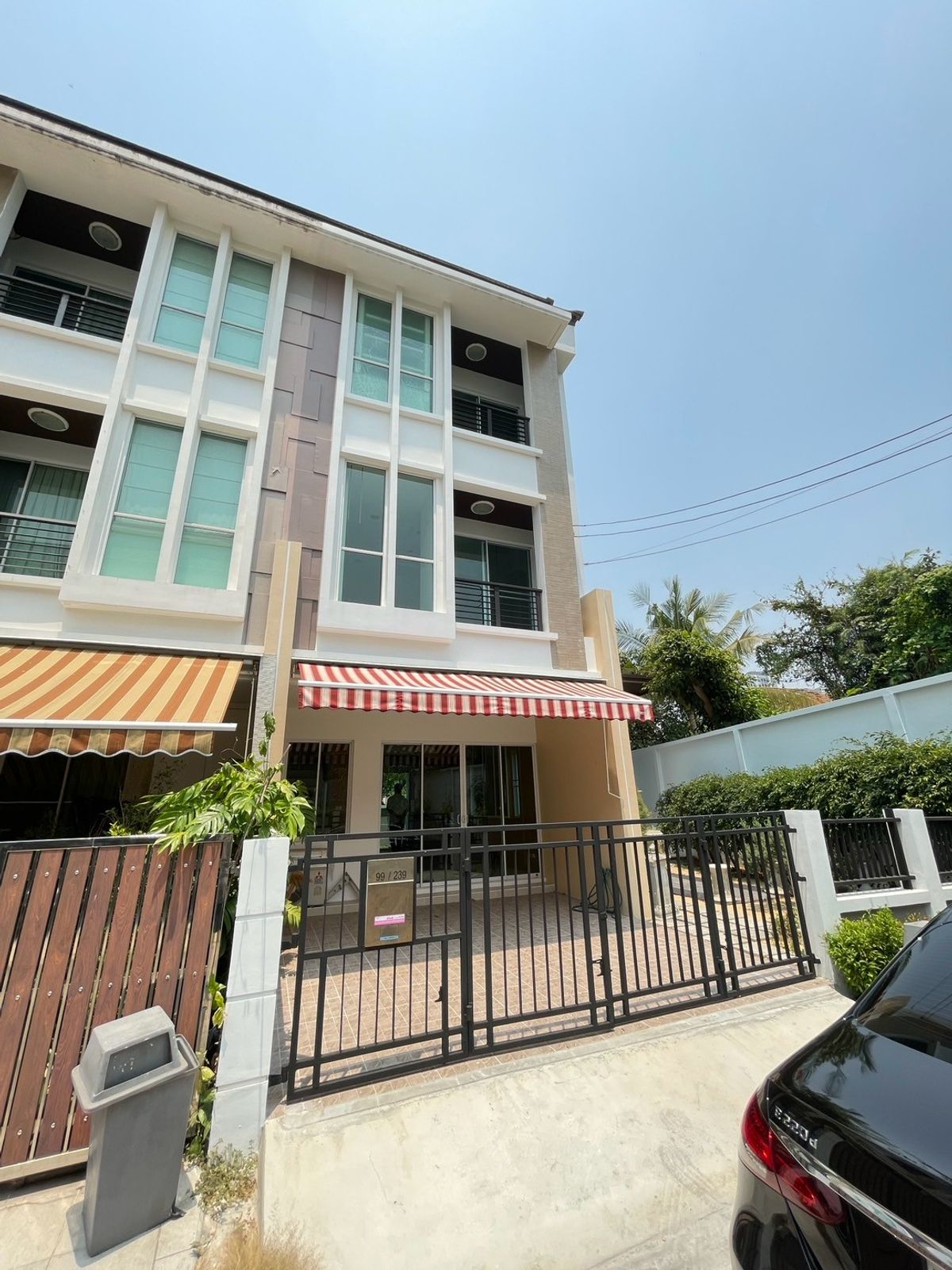 For SaleTownhomeEakachai, Bang Bon : Urgent sale 10 million Ban Klang Mueang Sathorn-Taksin 2 BTS Wutthakas 47.8 sq.w., living area 198 sq.m., 3 floors, 3 bedrooms, 3 water, call 0968516616