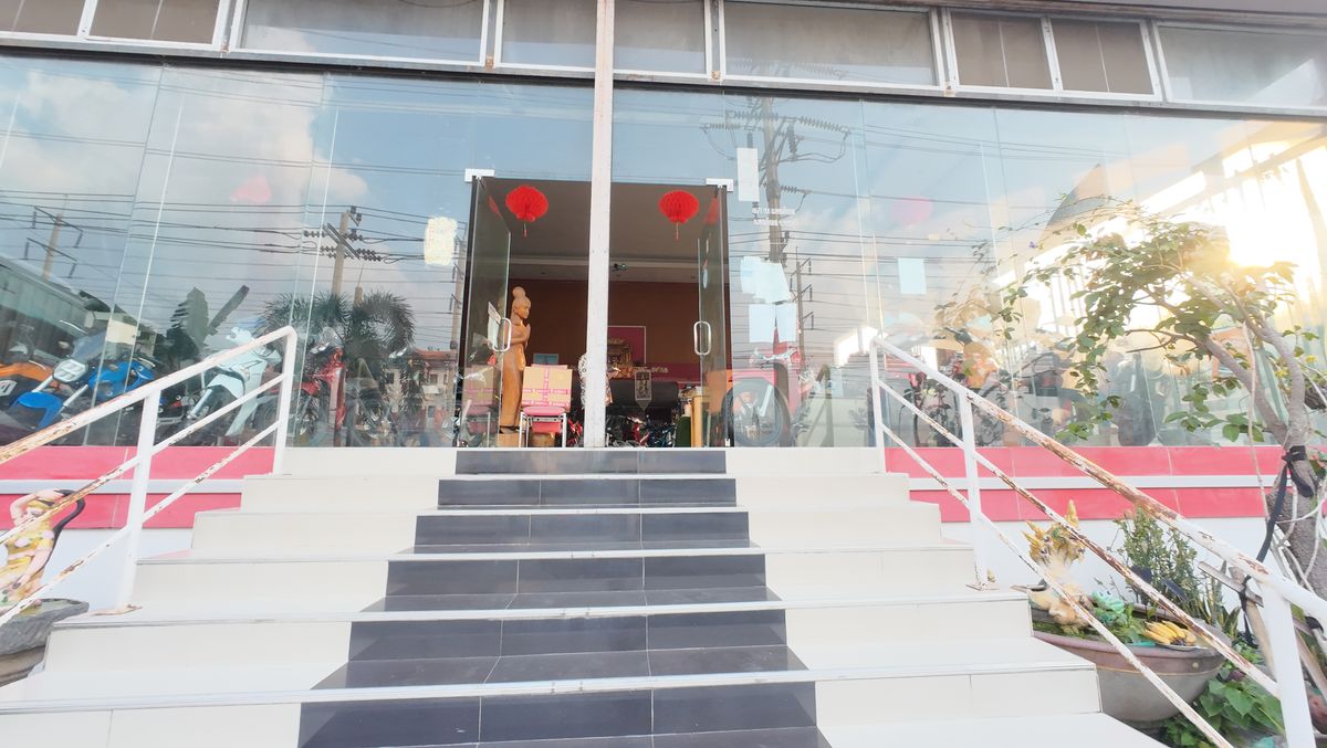 ShowroomNonthaburi, Bang Yai, Bangbuathong : Golden opportunity for investors! 4 rai of land in the best location Next to Bang Kruai-Sai Noi Road