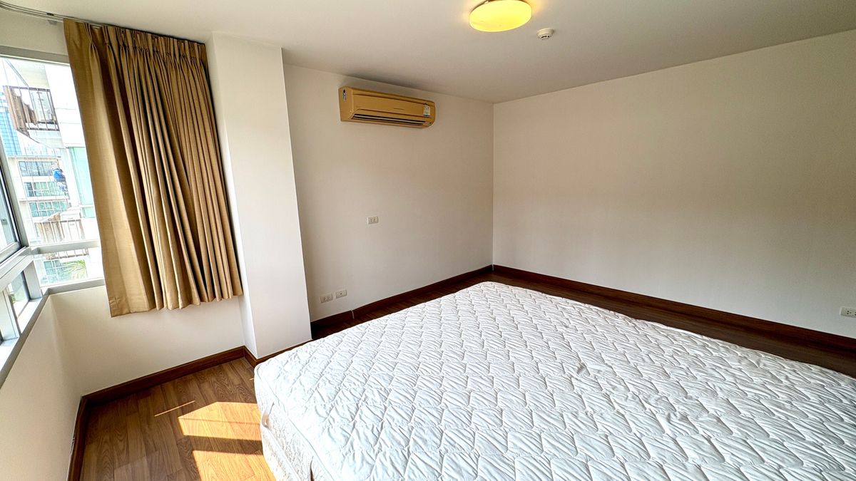 ขายคอนโดสุขุมวิท อโศก ทองหล่อ : ขาย The Clover ทองหล่อ เรียบหรู ไม่เคยอยู่ ห้องใหญ่ 70 ตร.ม. 2 นอน 2 น้ำ 