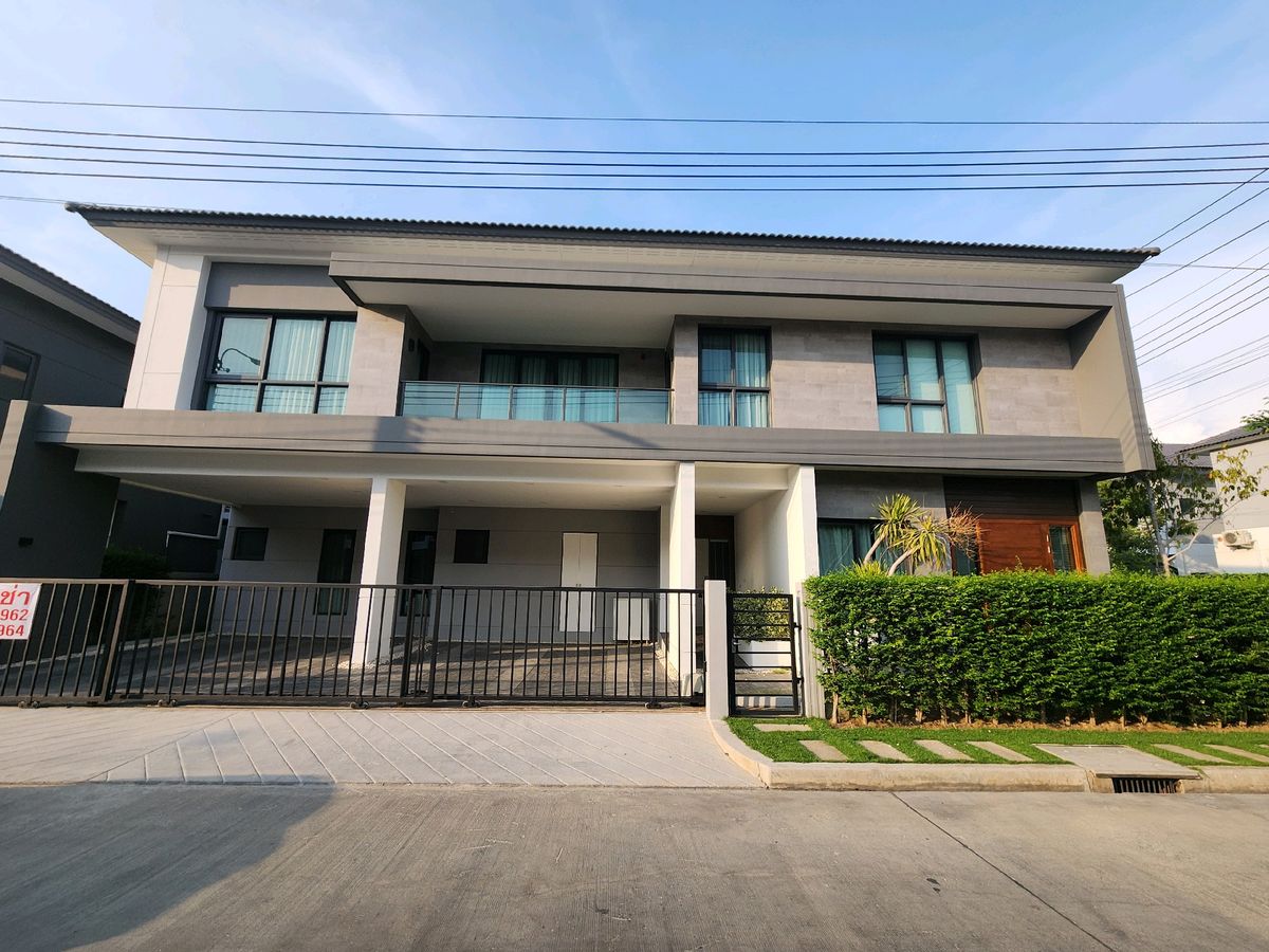For RentHouseBangna, Bearing, Lasalle : RL-095 For rent, The City Bangna, size 86 sq.w., a large house, plot near the main road.