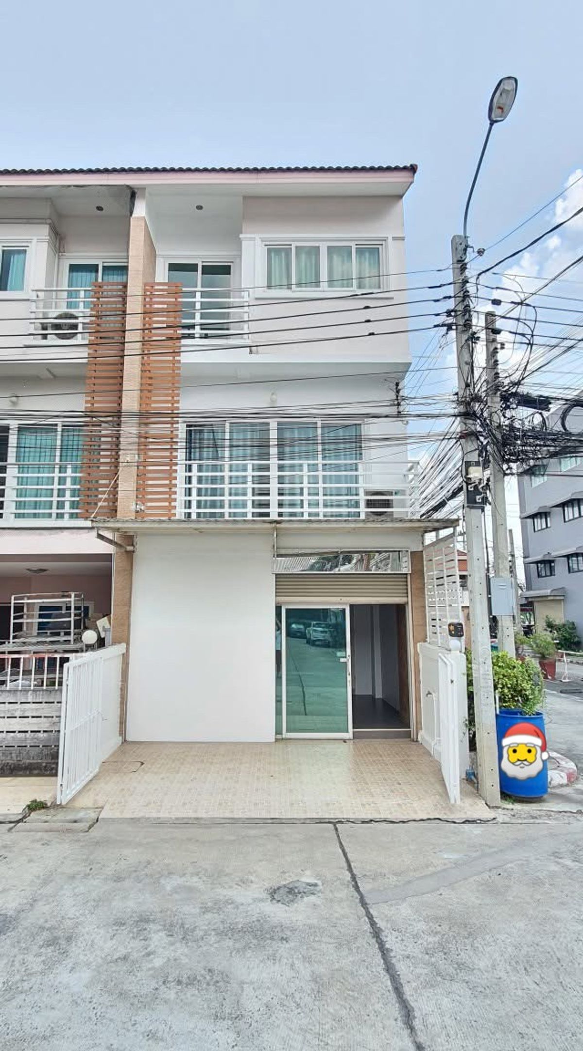 For RentTownhomePathum Thani,Rangsit, Thammasat : ⭐ 3 -story townhome for rent, 4 bedrooms, 4 bathrooms, 2 halls, very convenient travel projects And the green train line