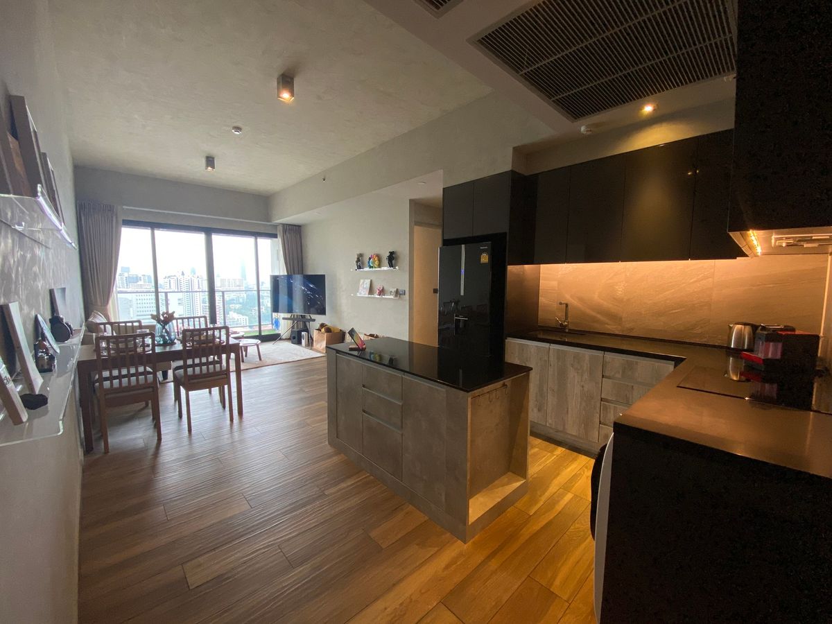 For RentCondoSukhumvit, Asoke, Thonglor : The Lofts Asoke Condo, beautiful room, complete furniture Ready to rent