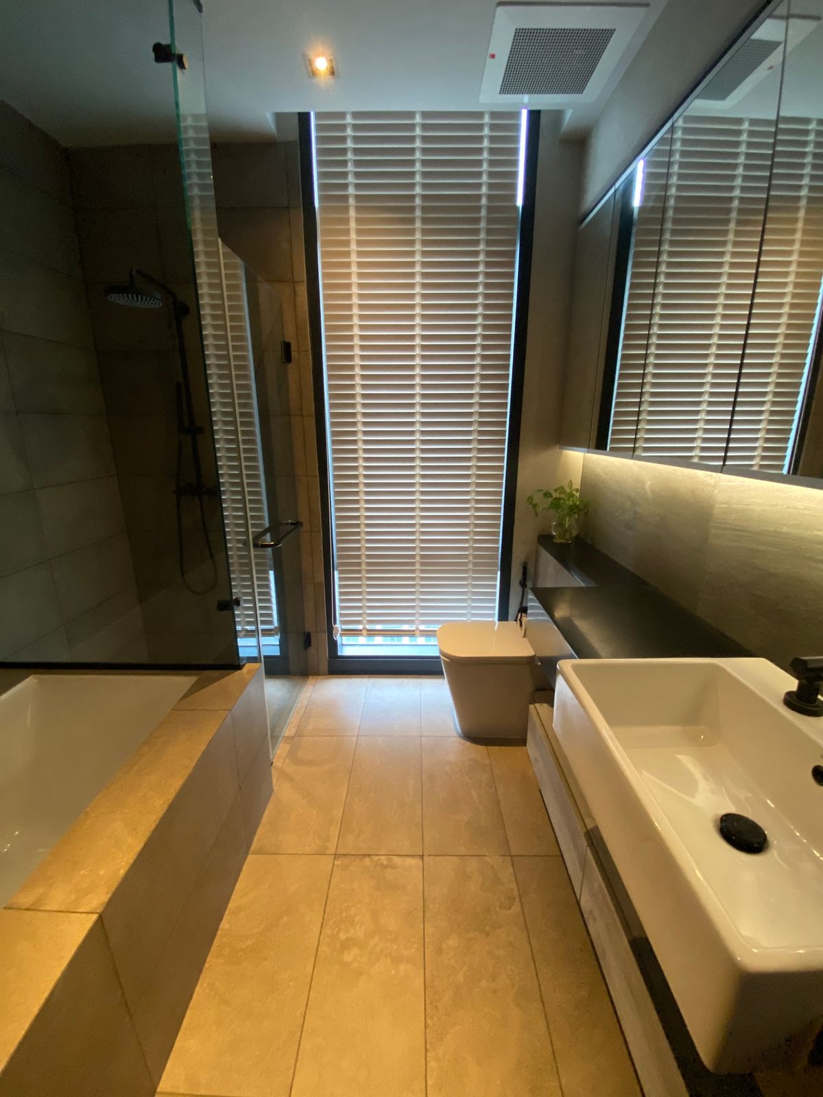 For RentCondoSukhumvit, Asoke, Thonglor : The Lofts Asoke Condo, beautiful room, complete furniture Ready to rent