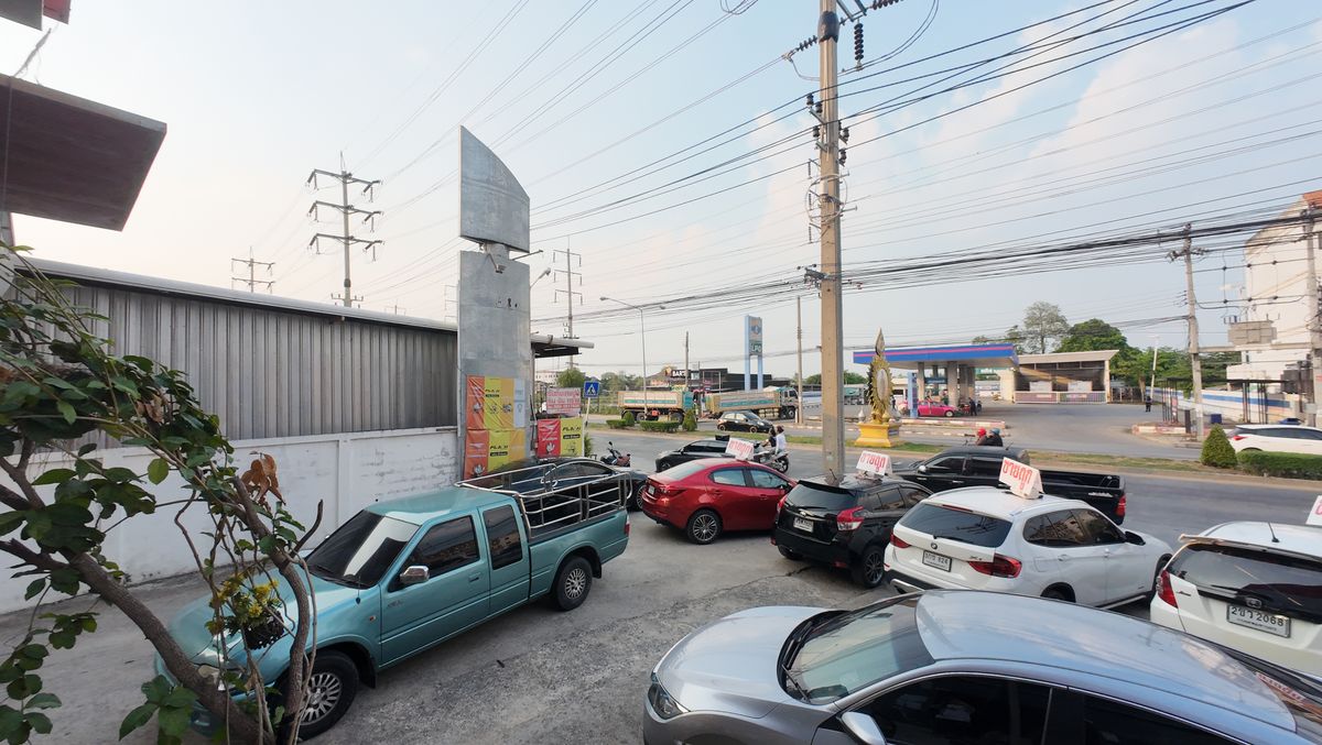 ShowroomNonthaburi, Bang Yai, Bangbuathong : Golden opportunity for investors! 4 rai of land in the best location Next to Bang Kruai-Sai Noi Road