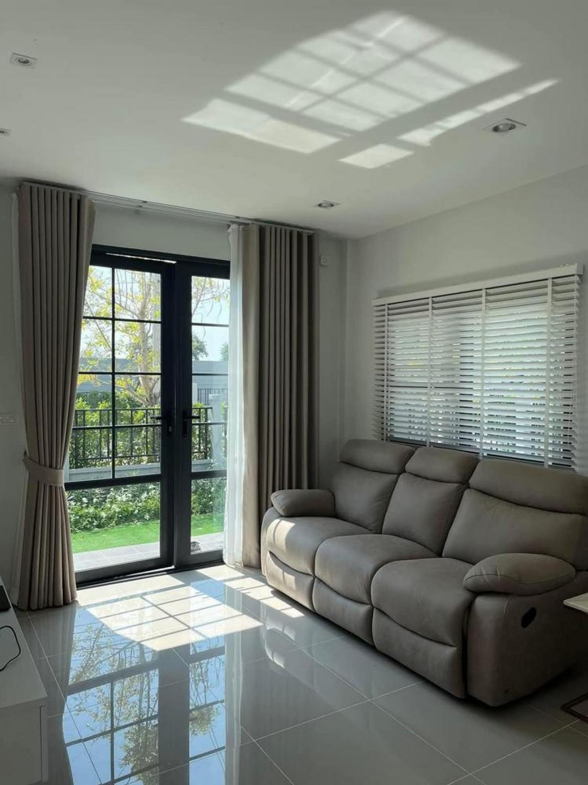 บ้านสมุทรปราการ สำโรง : 19/02/2026, บ้านหรู 3 ห้องนอน Grande Pleno สุขุมวิท-บางนา เช่า 80,000 บ. ขาย 11.5 ล้าน ทำเลดีใกล้สนามบินสุวรรณภูมิ