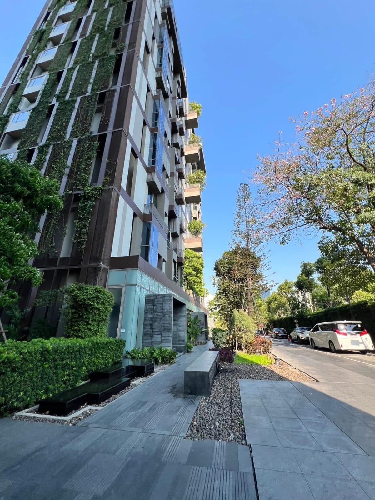 ขายคอนโดสุขุมวิท อโศก ทองหล่อ : LTH12052 – Ashton Morph 38 FOR SALE Size 74.25 sqm. 2 beds 2 baths Near BTS Thong Lor Station ONLY 13.4 MB