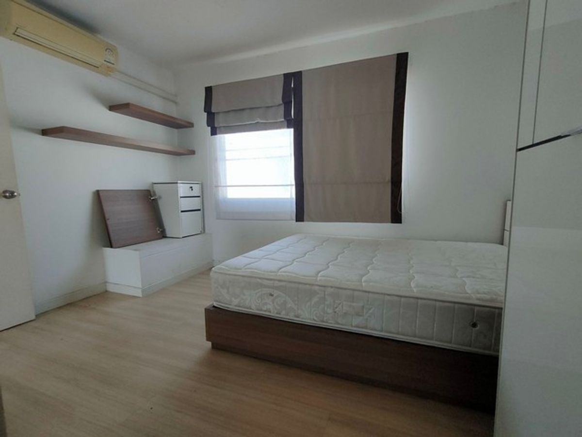 For SaleTownhomeBangna, Bearing, Lasalle : 2 -story townhome for sale, Indie, Bang Na Km. 26, after the left corner With furniture