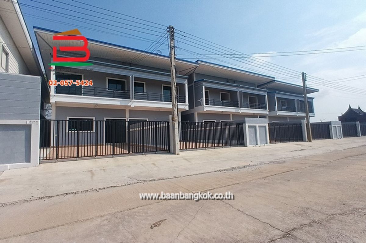 ขายทาวน์โฮมปทุมธานี รังสิต ธรรมศาสตร์ : ทาวน์เฮาส์ หมู่บ้าน กฤษดาเพลส เนื้อที่ 33 ตรว. ถนนกาญจนาภิเษก ต.คลองห้า อ.คลองหลวง จ.ปทุมธานี