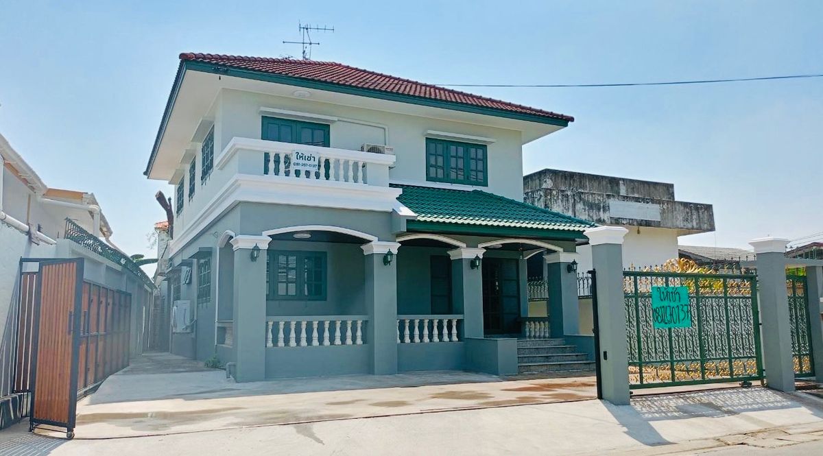 For RentHouseChaengwatana, Muangthong : The big two -story house is suitable for family to travel conveniently.