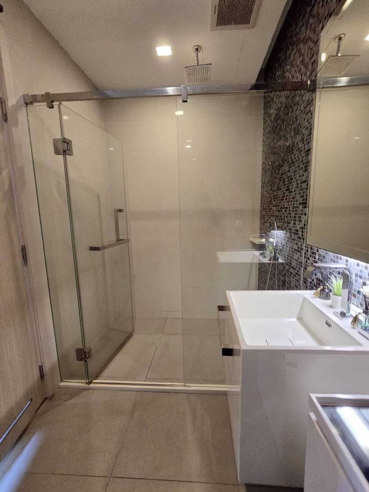 ขายคอนโดบางซื่อ วงศ์สว่าง เตาปูน : คอนโด 333 ริเวอ์ไซค์  ขนาด 45.96 ตรม. ห้องริม ตึกบี  โครงการติดสถานีรถไฟฟ้าบางโพ 