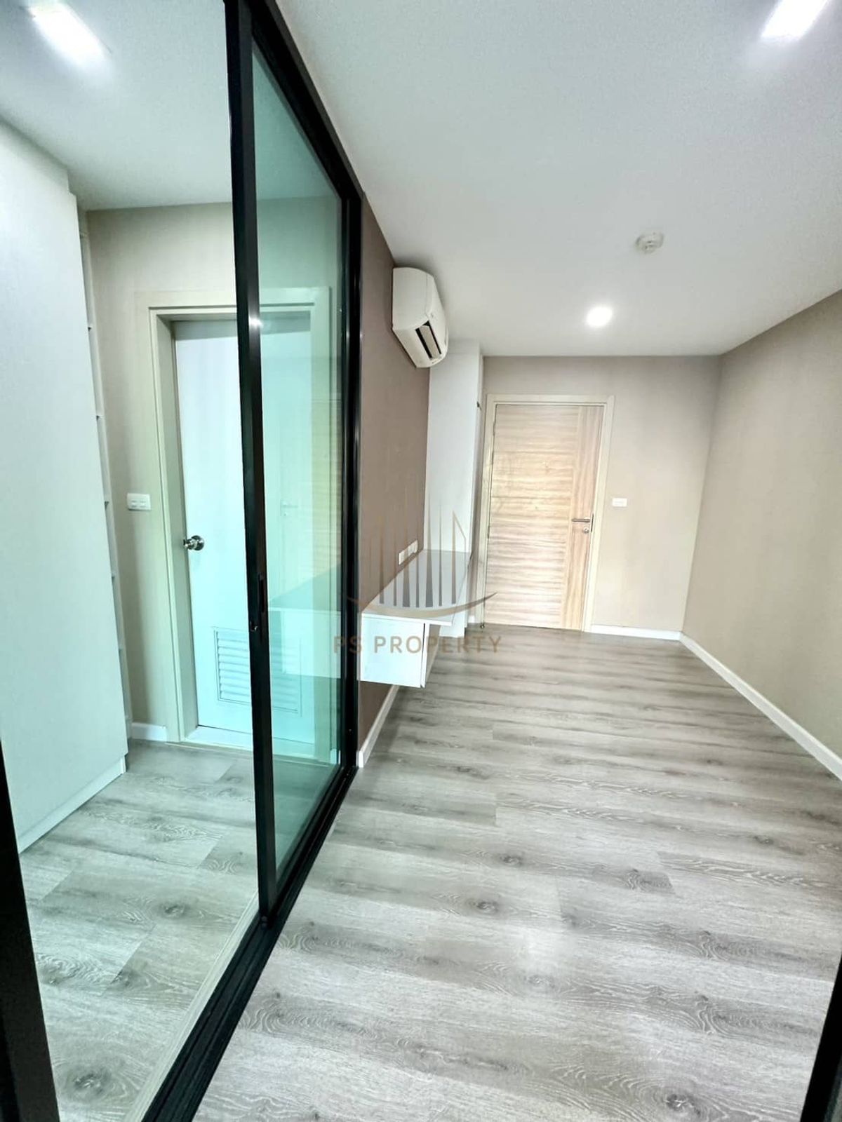 For SaleCondoSamut Prakan,Samrong : Urgent sale ✨ Pauuse ID ✨ Convenient transportation near BTS Bearing (PS51756)