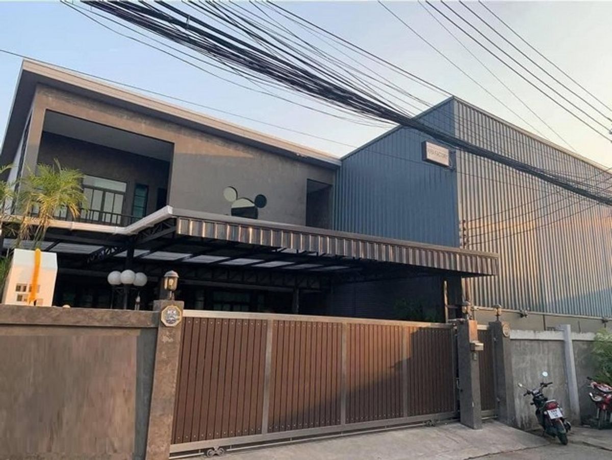 For RentHouseBang Sue, Wong Sawang, Tao Pun : RH1258 House for rent 97 square meters, 7 bedrooms, 4 bathrooms, with 2 floors near the Purple Line