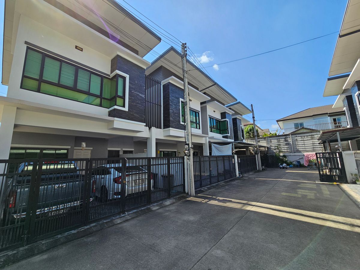For SaleTownhomeChiang Mai : Townhouse for sale Attached to Chiang Mai flights, special prices ready to move in.