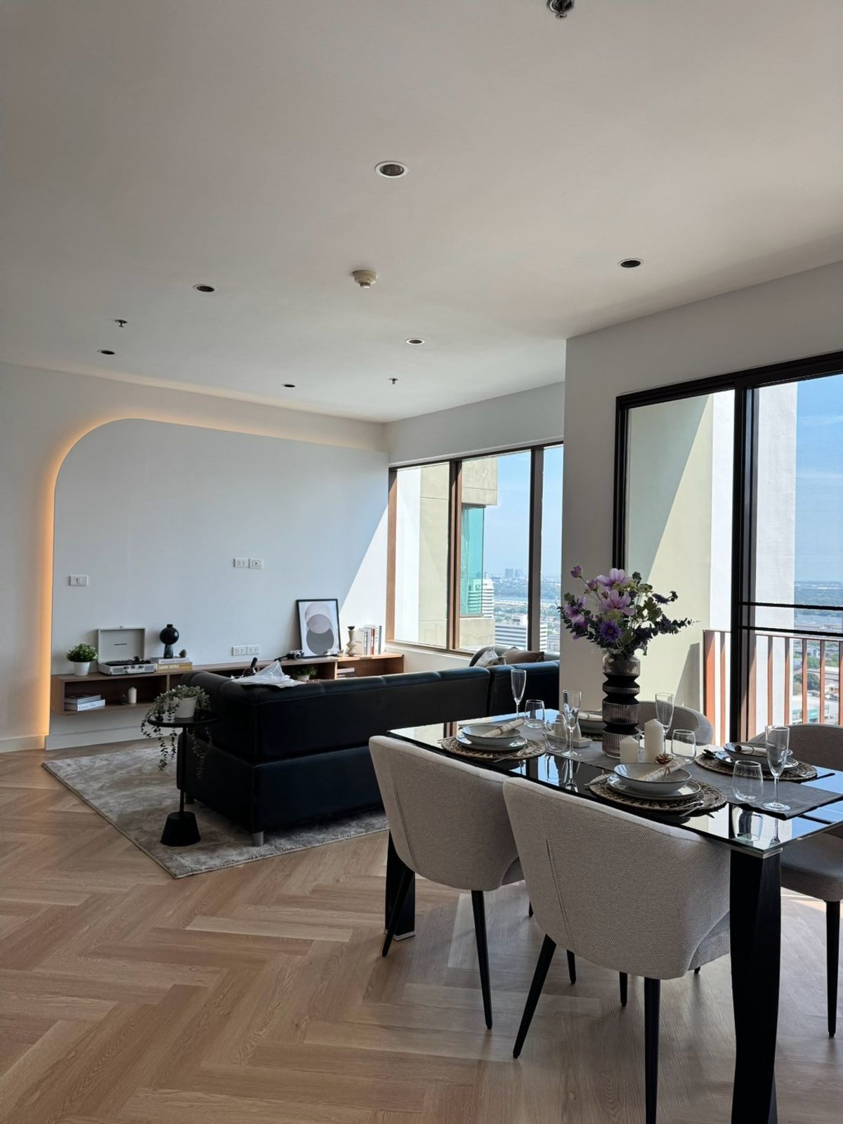 ขายคอนโดสุขุมวิท อโศก ทองหล่อ : ขาย 2 ห้องนอน 101 ตร.ม. ดิ เอ็มโพริโอ เพลส The Emporio Place  