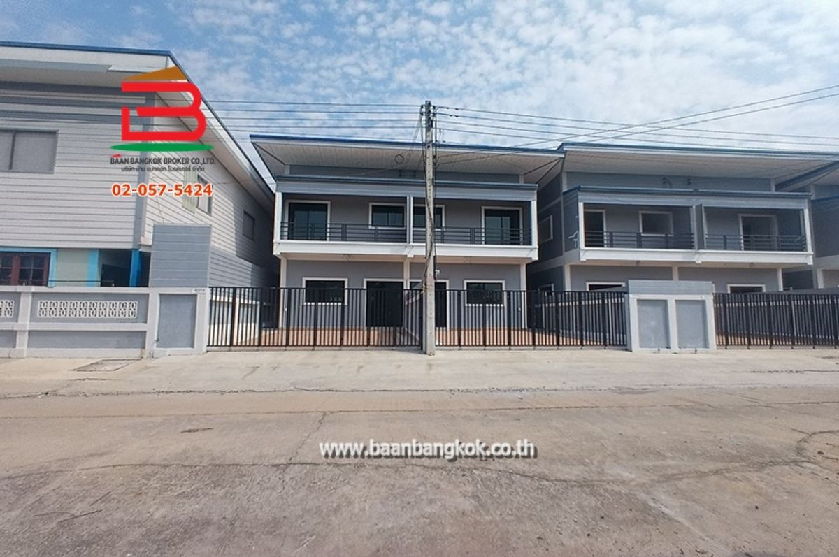 ขายทาวน์โฮมปทุมธานี รังสิต ธรรมศาสตร์ : ทาวน์เฮาส์ หมู่บ้าน กฤษดาเพลส หลังริม เนื้อที่ 34 ตรว. ถนนกาญจนาภิเษก ต.คลองห้า อ.คลองหลวง จ.ปทุมธานี