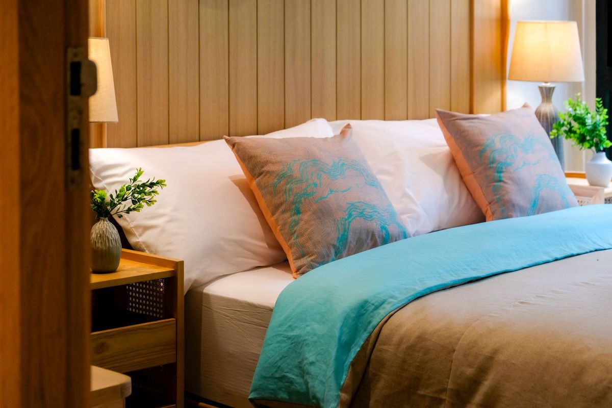 ขายคอนโดหัวหิน ประจวบคีรีขันธ์ : ศศรา หัวหิน คอนโดมิเนียมลักซ์ชูรี ติดหาดเขาตะเกียบ 1 ห้องนอน พร้อมเฟอร์นิเจอร์