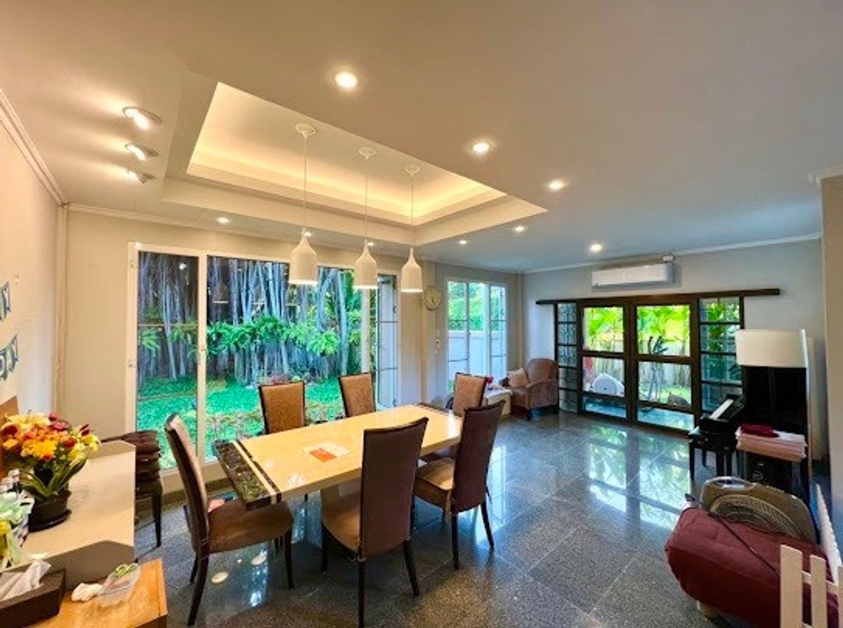 ขายบ้านพัฒนาการ ศรีนครินทร์ : LTHC12047 – Land and House For Sale at Phakamas Village Size 210 sqw. 342 sqm. 4 beds 4 baths Near BTS Phra Khanong ONLY 55 MB