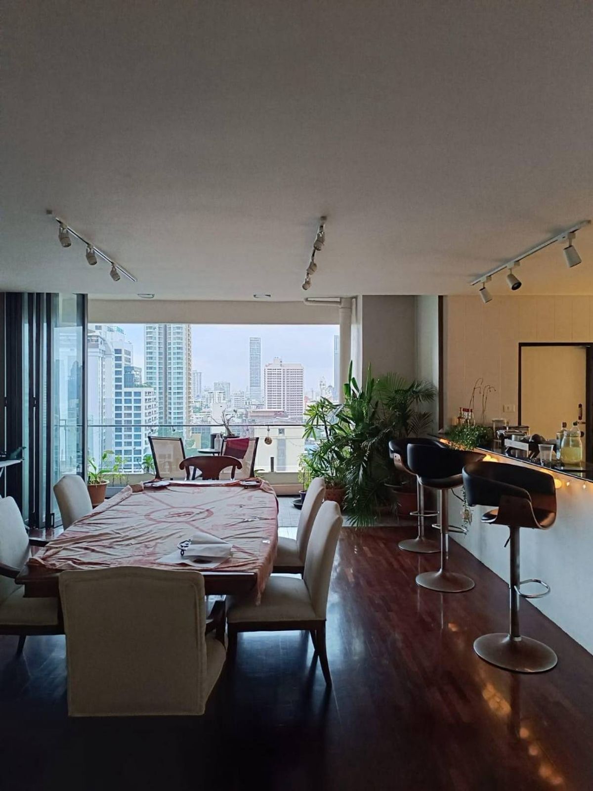 For RentCondoSukhumvit, Asoke, Thonglor : Lth12112 - D.s. Tower 1 For Rent Size 250 SQM. 3 Beds 3 Baths Near BTS Phong Station Only 90K/Month