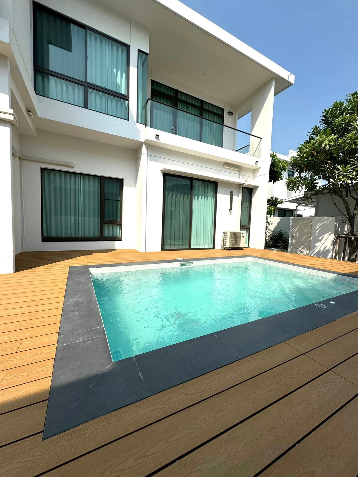 ให้เช่าบ้านสมุทรปราการ สำโรง : 🏠 🏊 ปล่อยเช่า พูลวิลล่า โครงการ มัณฑนา บางนา กม 15 มี 4 ห้องนอน ใกล้เมกา บางนา 