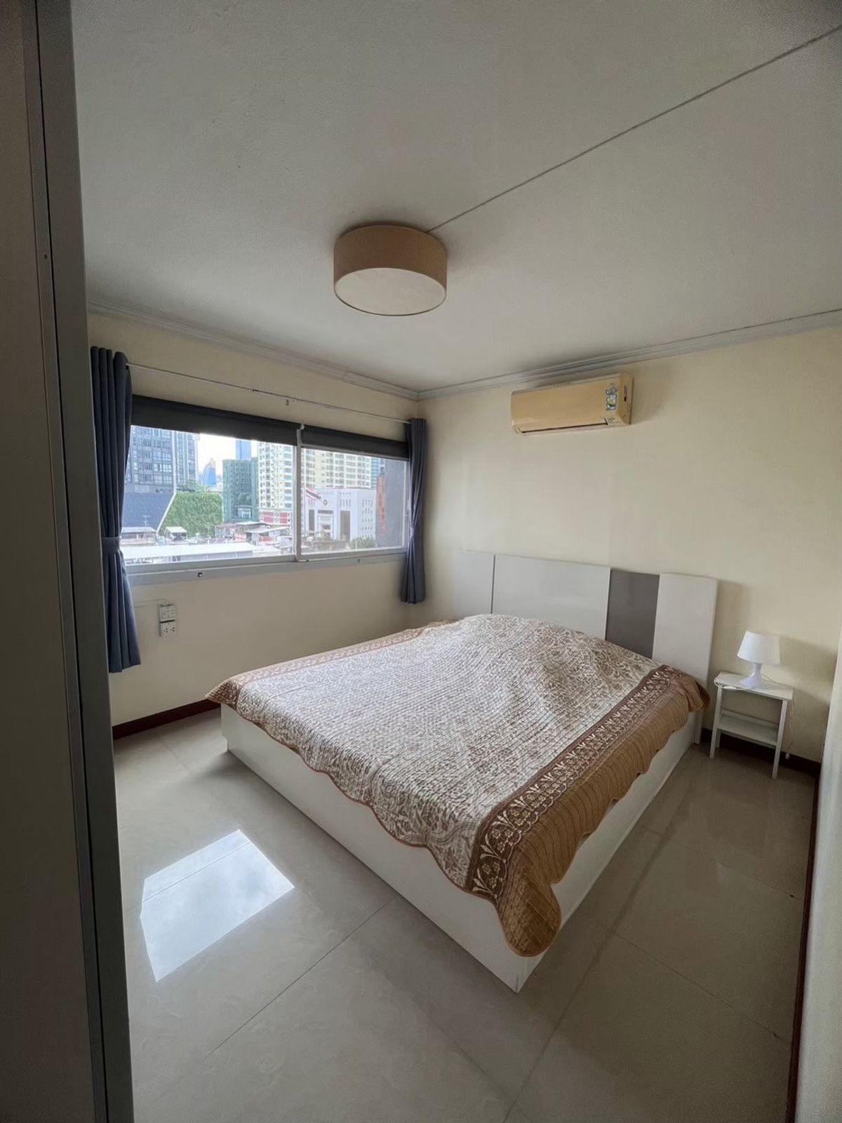 For RentCondoRatchathewi,Phayathai : OMG114  < Available 16-Mar-26 >  Nice 2 Bedroom + Cheap RENT @ [ Ratchathewi Tower ]