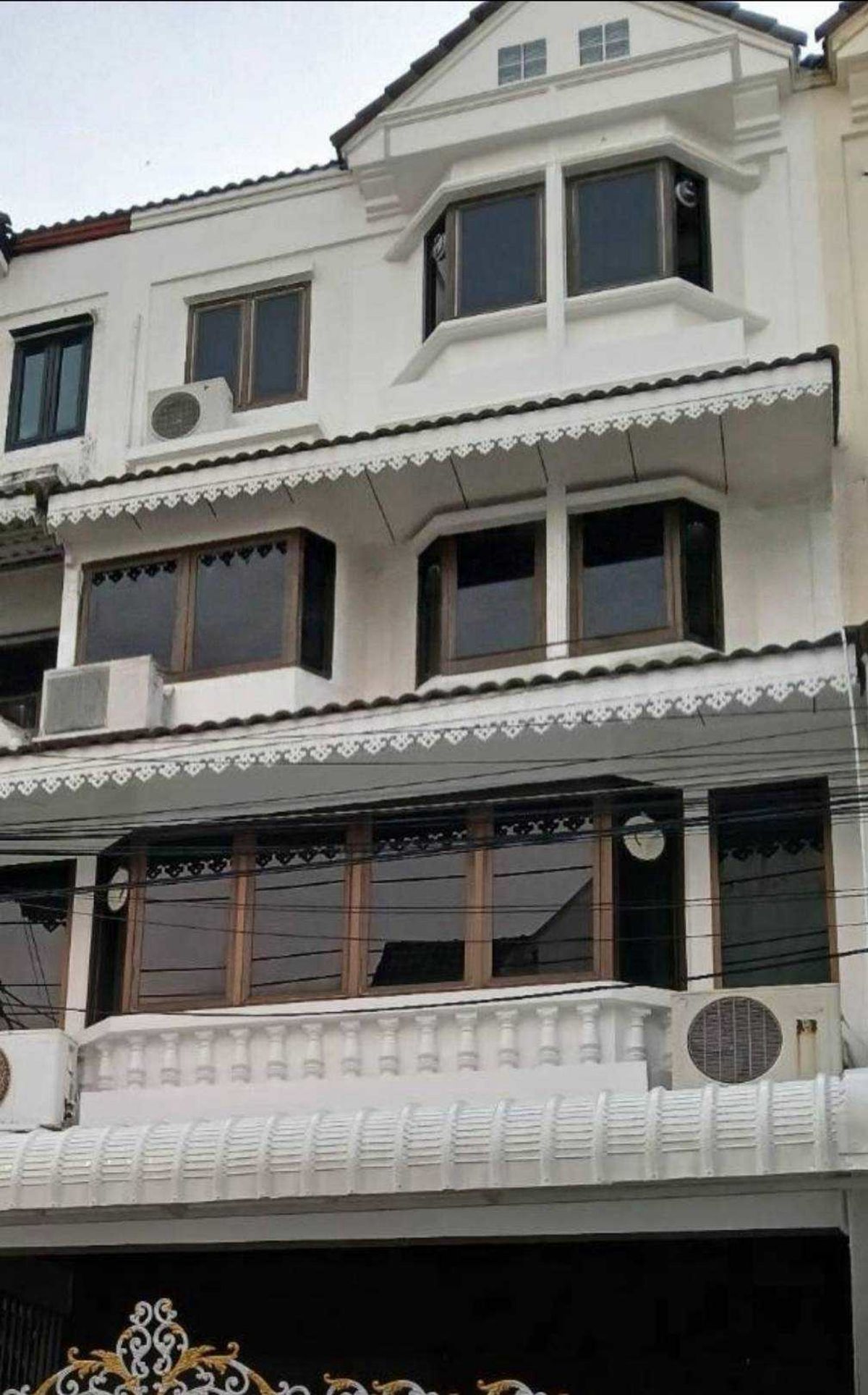 For RentTownhomeSathorn, Narathiwat : LTH12114 - Townhouse for Rent on Chan Road Size 35 SQW. 450 SQM. 4 Beds 4 Baths Near Only 50K/Month