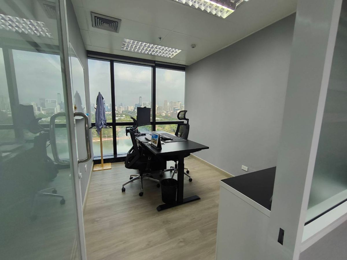 For RentOfficeSukhumvit, Asoke, Thonglor : Asoke office for rent, area 105 square meters, 77,700 baht. This price includes water. Electricity and air conditioners are completed, high floor, beautiful view.