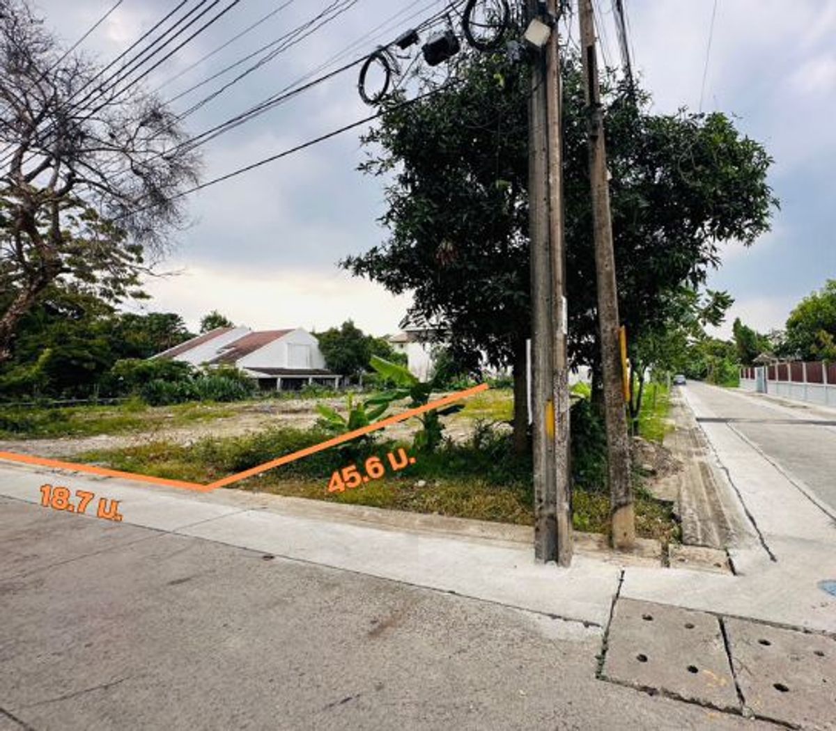 For SaleLandRama5, Ratchapruek, Bangkruai : Beautiful plot of land for sale Soi Tiwanon 37 Square corner, wide face !! From Tiwanon Road 500 meters, after the 200 square meters of TOSHIBA, suitable for building a luxury house, apartment, office building, condo Low Rise  