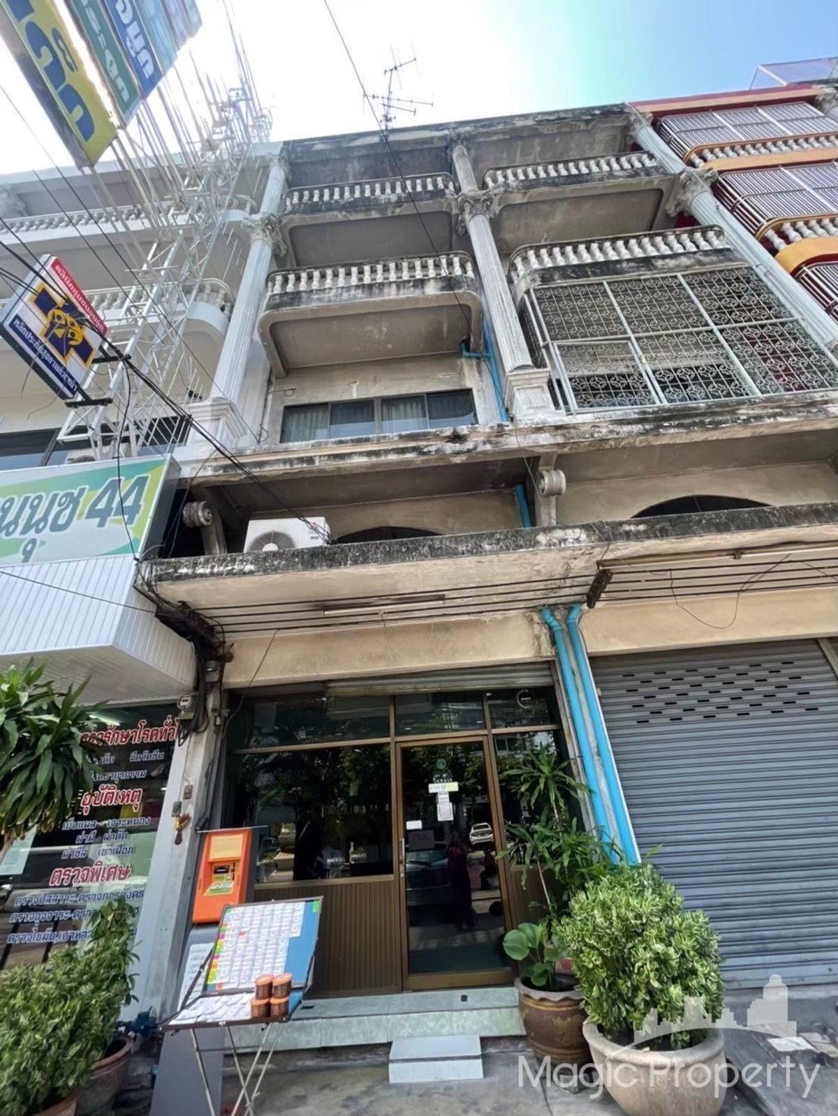 ขายอาคารพาณิชย์อ่อนนุช อุดมสุข : ขาย อาคารพาณิชย์ 4.5 ชั้น บนถนนสุขุมวิท 77 (อ่อนนุช 44) เขตสวนหลวง กรุงเทพมหานคร