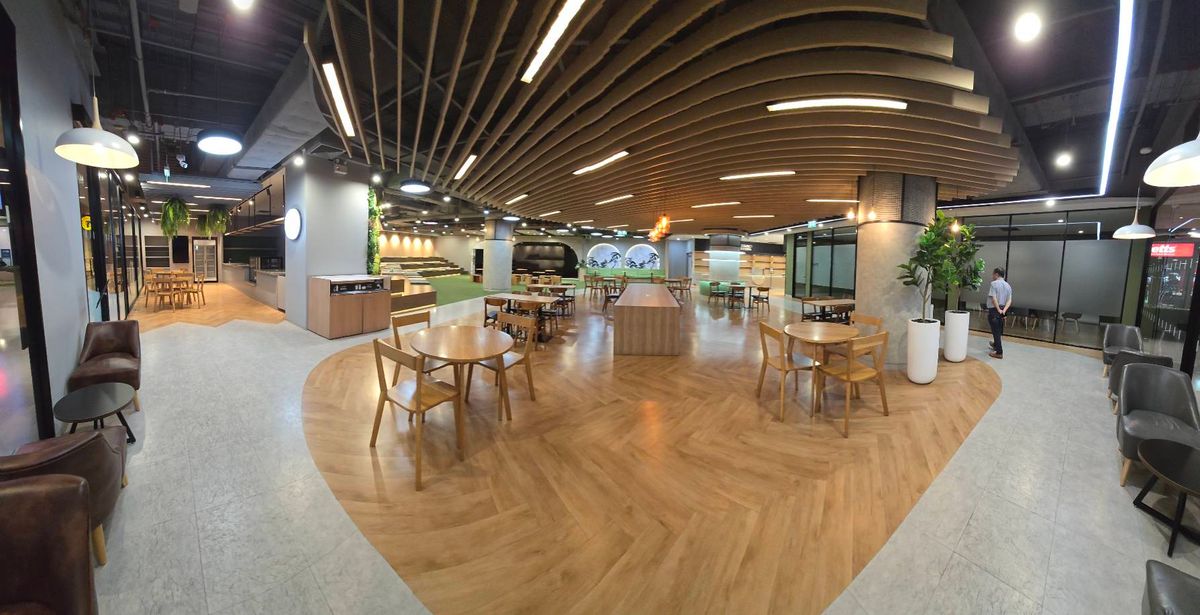 For RentRatchadapisek, Huaikwang, Suttisan : Rental space with cafes or co-working space with complete furniture next to the MRT Cultural Center.