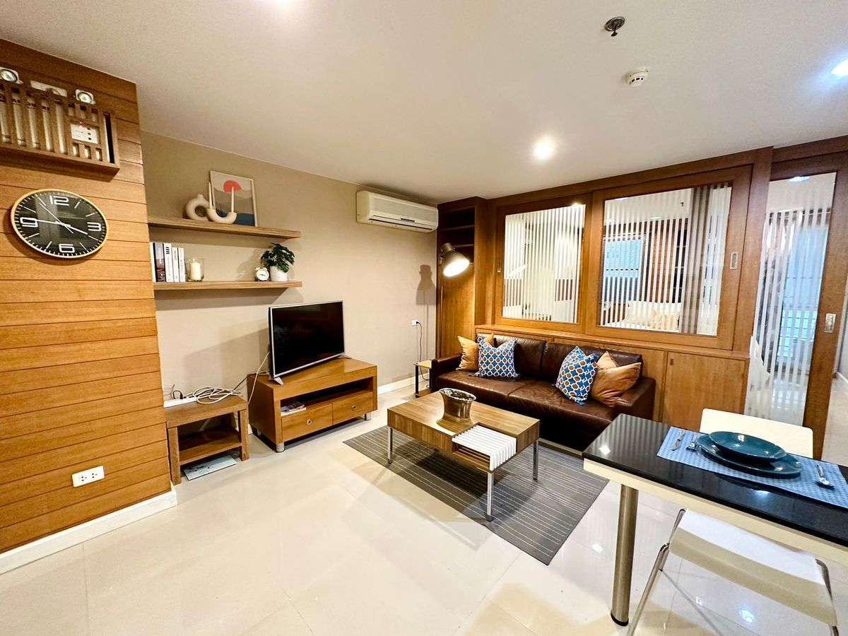 ให้เช่าคอนโดสุขุมวิท อโศก ทองหล่อ : 🏡For rent🏡 Serene Place Condo @Sukhumvit 24 ✨1BED 1BATH (49.5 sq.m.) ✨อบอุ่นเหมือนอยู่บ้าน