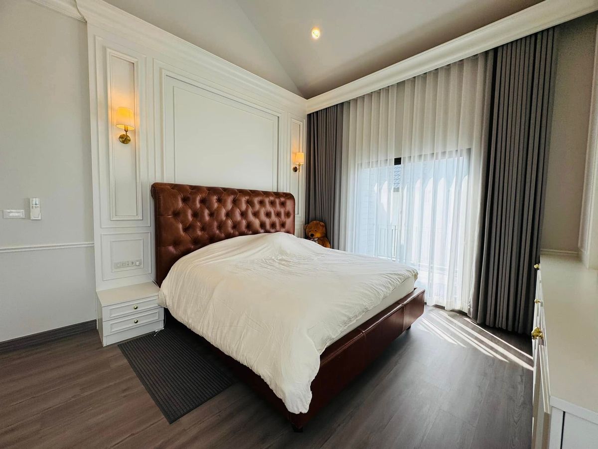 ขายบ้านลาดกระบัง สุวรรณภูมิ : ขายบ้านเดี่ยว 2 ชั้น สราญสิริ รามคำแหง Sanransiri Ramkhamhaeng บ้านสไตล์ Modern Farmhouse แปลงหน้าสวนของโครงการ ที่ตั้ง ถนนเคหะร่มเกล้า คลองสองต้นนุ่น แขวงคลองสองต้นนุ่น เขตลาดกระบัง กรุงเทพฯ 10520 แบบบ้าน ASTER (ขนาดกลางของโครงการ) เนื้อที่ 56.6 ตร.ว.