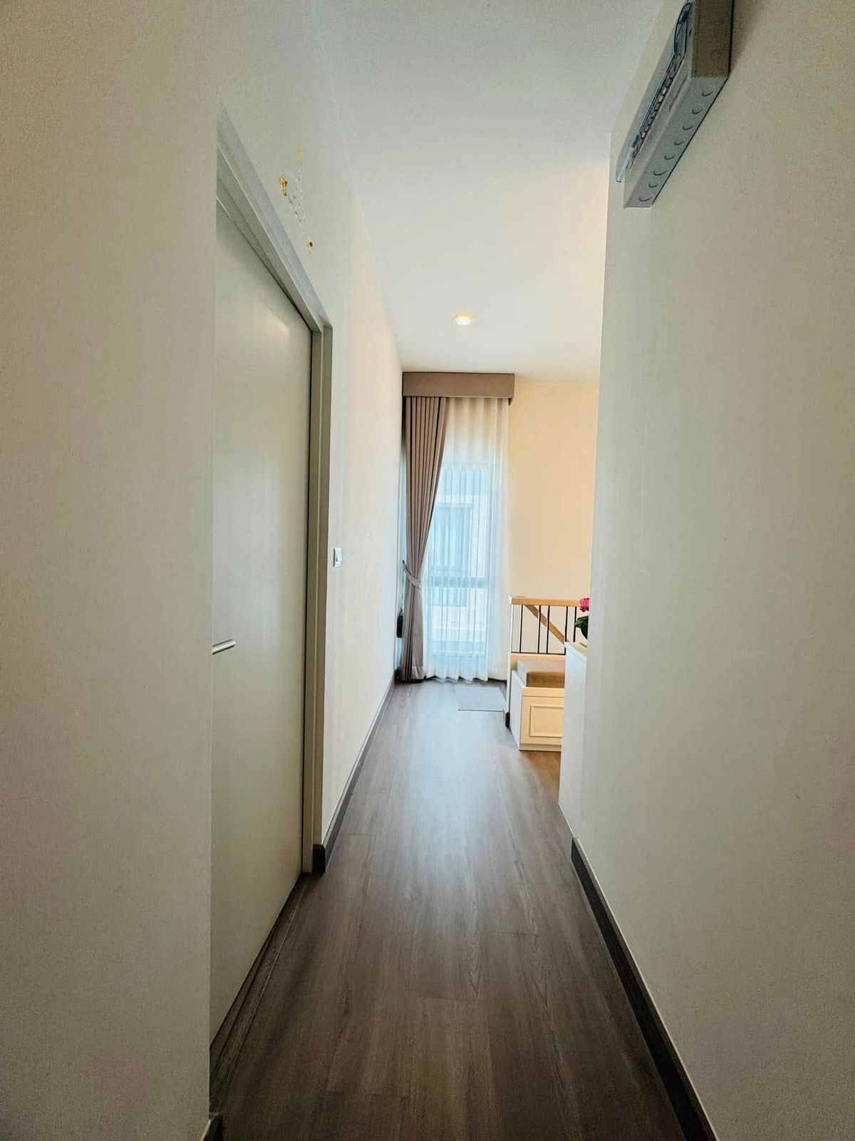 ขายบ้านลาดกระบัง สุวรรณภูมิ : ขายบ้านเดี่ยว 2 ชั้น สราญสิริ รามคำแหง Sanransiri Ramkhamhaeng บ้านสไตล์ Modern Farmhouse แปลงหน้าสวนของโครงการ ที่ตั้ง ถนนเคหะร่มเกล้า คลองสองต้นนุ่น แขวงคลองสองต้นนุ่น เขตลาดกระบัง กรุงเทพฯ 10520 แบบบ้าน ASTER (ขนาดกลางของโครงการ) เนื้อที่ 56.6 ตร.ว.