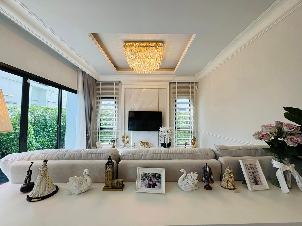 ขายบ้านลาดกระบัง สุวรรณภูมิ : ขายบ้านเดี่ยว 2 ชั้น สราญสิริ รามคำแหง Sanransiri Ramkhamhaeng บ้านสไตล์ Modern Farmhouse แปลงหน้าสวนของโครงการ ที่ตั้ง ถนนเคหะร่มเกล้า คลองสองต้นนุ่น แขวงคลองสองต้นนุ่น เขตลาดกระบัง กรุงเทพฯ 10520 แบบบ้าน ASTER (ขนาดกลางของโครงการ) เนื้อที่ 56.6 ตร.ว.