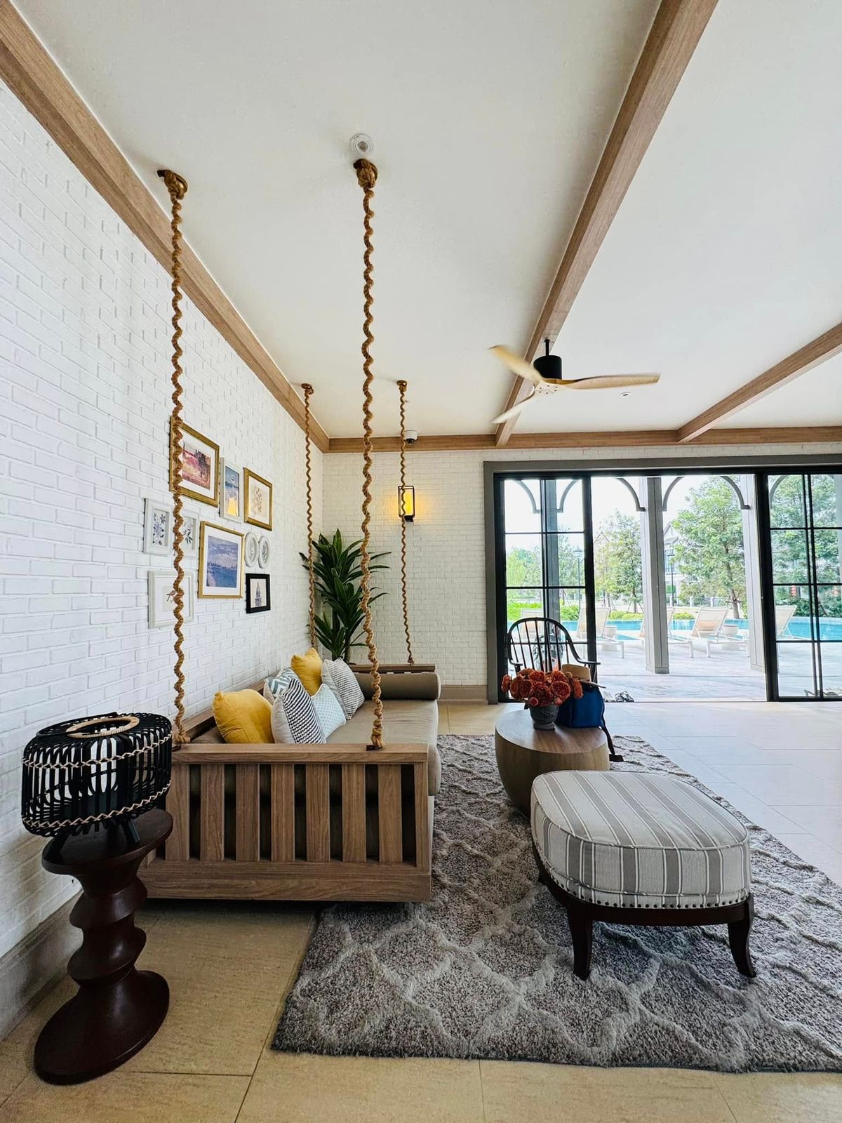 ขายบ้านลาดกระบัง สุวรรณภูมิ : ขายบ้านเดี่ยว 2 ชั้น สราญสิริ รามคำแหง Sanransiri Ramkhamhaeng บ้านสไตล์ Modern Farmhouse แปลงหน้าสวนของโครงการ ที่ตั้ง ถนนเคหะร่มเกล้า คลองสองต้นนุ่น แขวงคลองสองต้นนุ่น เขตลาดกระบัง กรุงเทพฯ 10520 แบบบ้าน ASTER (ขนาดกลางของโครงการ) เนื้อที่ 56.6 ตร.ว.