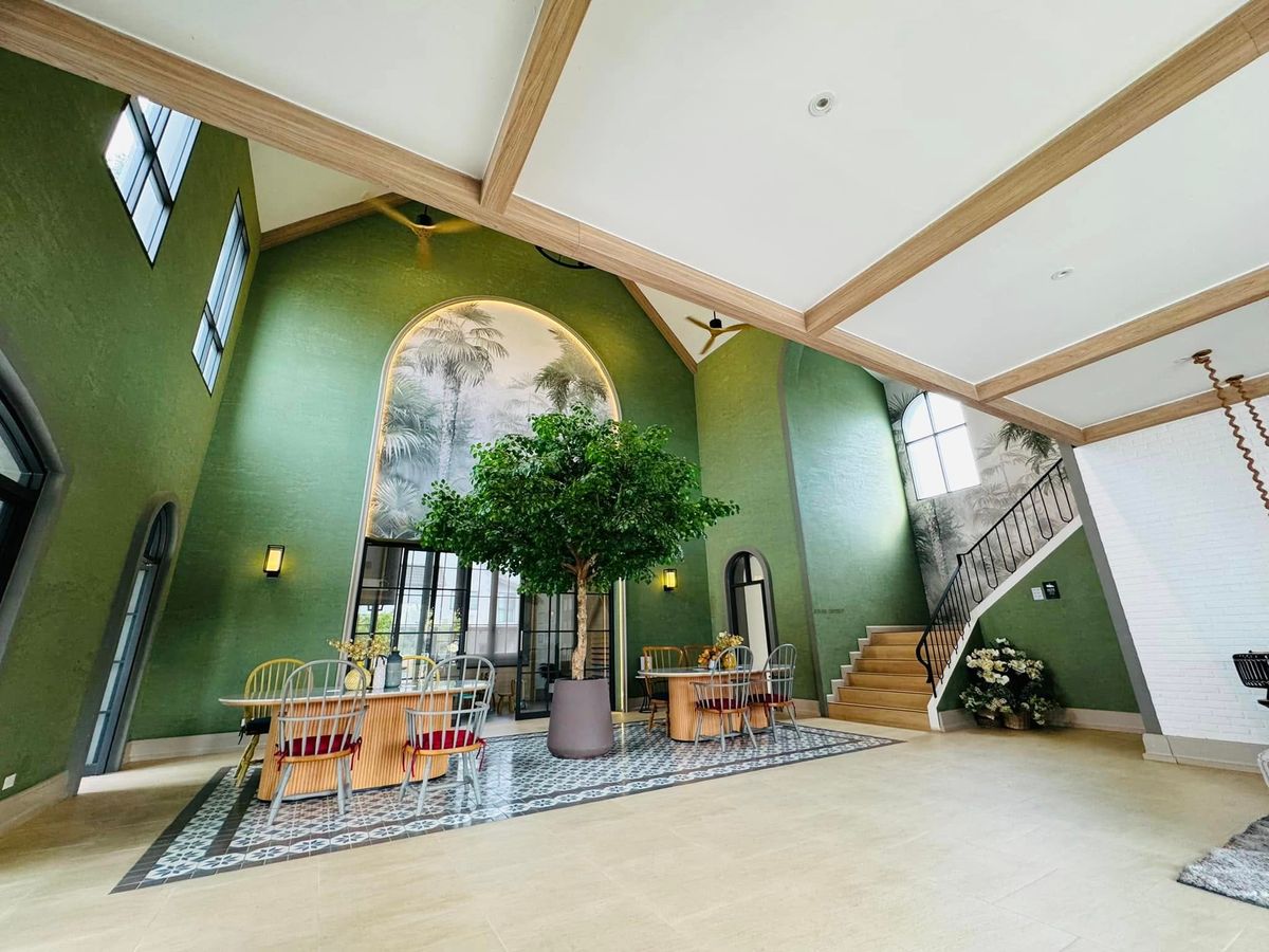 ขายบ้านลาดกระบัง สุวรรณภูมิ : ขายบ้านเดี่ยว 2 ชั้น สราญสิริ รามคำแหง Sanransiri Ramkhamhaeng บ้านสไตล์ Modern Farmhouse แปลงหน้าสวนของโครงการ ที่ตั้ง ถนนเคหะร่มเกล้า คลองสองต้นนุ่น แขวงคลองสองต้นนุ่น เขตลาดกระบัง กรุงเทพฯ 10520 แบบบ้าน ASTER (ขนาดกลางของโครงการ) เนื้อที่ 56.6 ตร.ว.