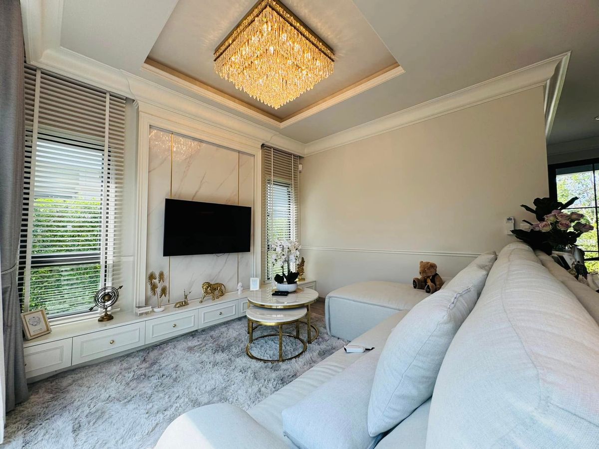 ขายบ้านลาดกระบัง สุวรรณภูมิ : ขายบ้านเดี่ยว 2 ชั้น สราญสิริ รามคำแหง Sanransiri Ramkhamhaeng บ้านสไตล์ Modern Farmhouse แปลงหน้าสวนของโครงการ ที่ตั้ง ถนนเคหะร่มเกล้า คลองสองต้นนุ่น แขวงคลองสองต้นนุ่น เขตลาดกระบัง กรุงเทพฯ 10520 แบบบ้าน ASTER (ขนาดกลางของโครงการ) เนื้อที่ 56.6 ตร.ว.