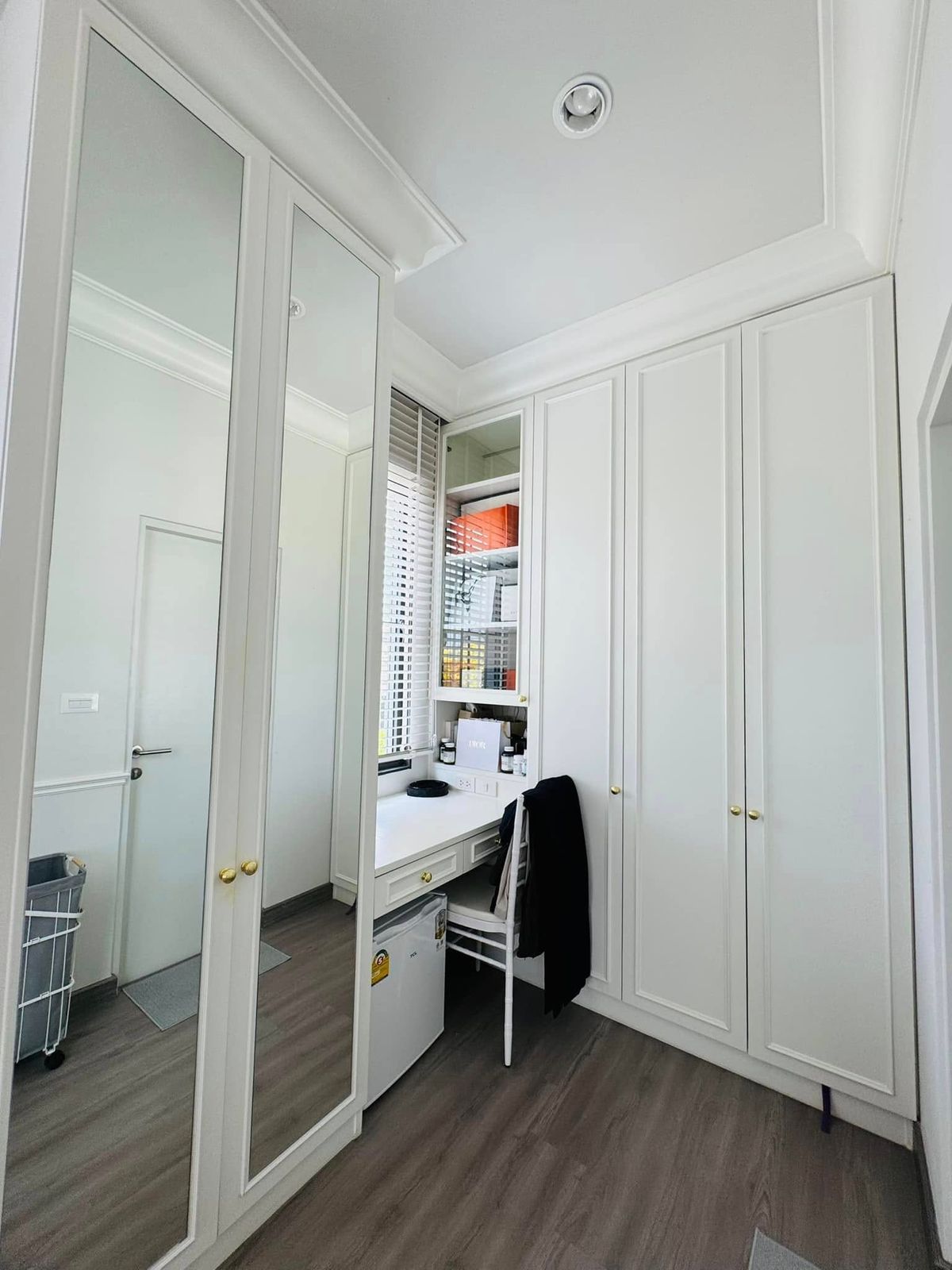 ขายบ้านลาดกระบัง สุวรรณภูมิ : ขายบ้านเดี่ยว 2 ชั้น สราญสิริ รามคำแหง Sanransiri Ramkhamhaeng บ้านสไตล์ Modern Farmhouse แปลงหน้าสวนของโครงการ ที่ตั้ง ถนนเคหะร่มเกล้า คลองสองต้นนุ่น แขวงคลองสองต้นนุ่น เขตลาดกระบัง กรุงเทพฯ 10520 แบบบ้าน ASTER (ขนาดกลางของโครงการ) เนื้อที่ 56.6 ตร.ว.