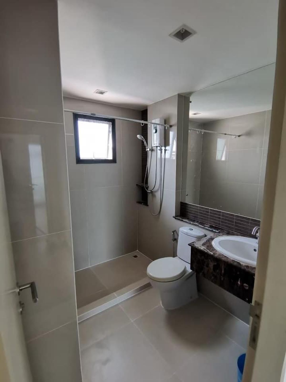 ขายทาวน์โฮมนนทบุรี บางใหญ่ บางบัวทอง : ขายทาวน์โฮม 3 ชั้น ทาวน์ อเวนิว เมิร์จ รัตนาธิเบศร์ Town Avenue Merge Rattanathibet เนื้อที่ 29 ตารางวา พื้นที่ใช้สอย 170 ตารางเมตร 3 ห้องนอน 3 ห้องน้ำ 1 ห้องนั่งเล่น