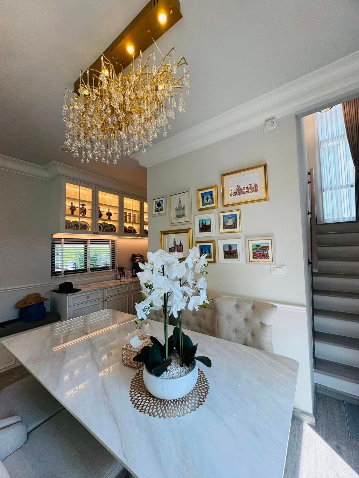 ขายบ้านลาดกระบัง สุวรรณภูมิ : ขายบ้านเดี่ยว 2 ชั้น สราญสิริ รามคำแหง Sanransiri Ramkhamhaeng บ้านสไตล์ Modern Farmhouse แปลงหน้าสวนของโครงการ ที่ตั้ง ถนนเคหะร่มเกล้า คลองสองต้นนุ่น แขวงคลองสองต้นนุ่น เขตลาดกระบัง กรุงเทพฯ 10520 แบบบ้าน ASTER (ขนาดกลางของโครงการ) เนื้อที่ 56.6 ตร.ว.